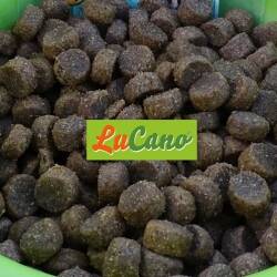 LuCano Adult Premium-Krokette Soja frei / mit Biotin und Zink für sein seidiges Fell 15 kg